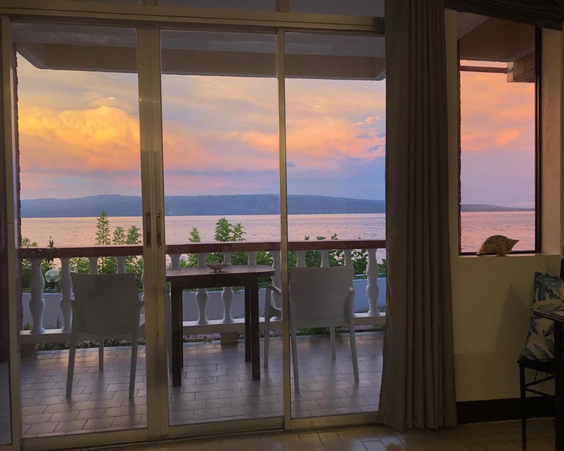Wuthering Heights Bed & Breakfast By The Sea Dumaguete City Eksteriør billede