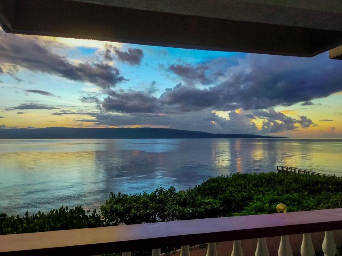 Wuthering Heights Bed & Breakfast By The Sea Dumaguete City Eksteriør billede